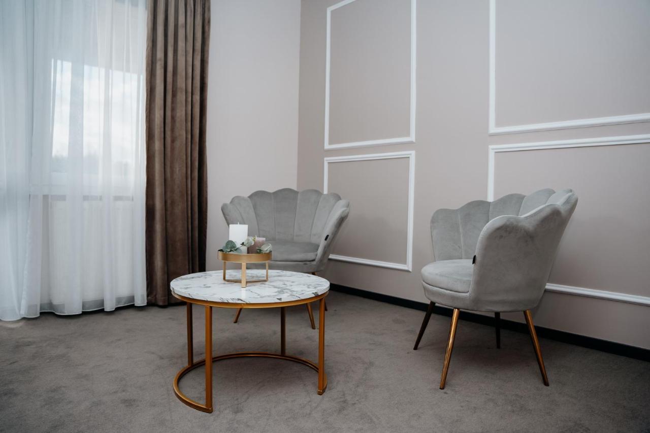 Hotel Resident Nowa Sarzyna Luaran gambar